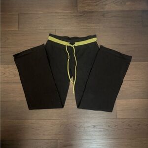 Low Rise Black Yoga Pants with Green Drawstring